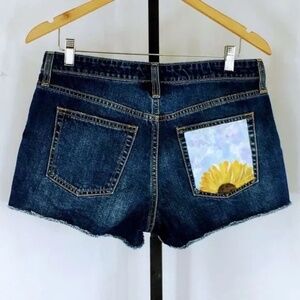 GAP Sexy Boyfriend Denim Shorts Raw Edge Hem Custom Design Rear Pocket Sz 6/28